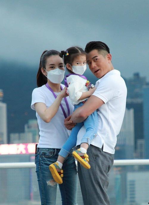 别惹小小姐，她后爸是超级女儿奴,别惹小小姐  第3张